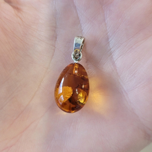 Charger l'image dans la galerie, Pendentif Goutte en Ambre