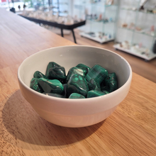 Charger l'image dans la galerie, Pierre Roulée Malachite - Equilibre