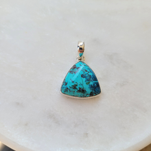 Charger l'image dans la galerie, Pendentif shattuckite sur argent
