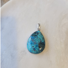Charger l'image dans la galerie, Pendentif Goutte Shattuckite sur argent