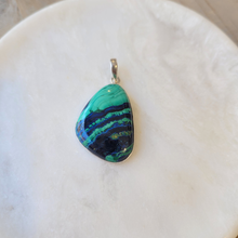 Charger l'image dans la galerie, Pendentif azurite malachite sur argent