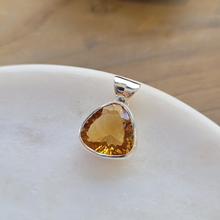 Charger l'image dans la galerie, Pendentif Citrine Facetté sur Argent