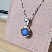 Charger l'image dans la galerie, Pendentif en labradorite