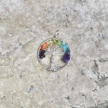 Charger l'image dans la galerie, pendentif arbre de vie chakras