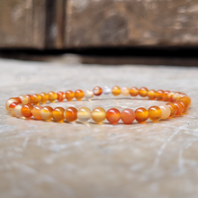 Charger l'image dans la galerie, bracelet fin en cornaline