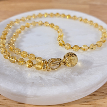Charger l'image dans la galerie, collier en ambre jaune
