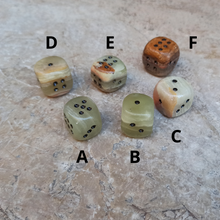 Charger l'image dans la galerie, dés en pierre