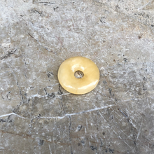 Charger l'image dans la galerie, disque-bi-porte-bonheur calcite jaune