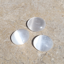 Charger l'image dans la galerie, galet de selenite