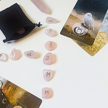 Charger l'image dans la galerie, jeu de runes en quartz rose