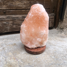 Charger l'image dans la galerie, lampe-en-sel-forme-flamme