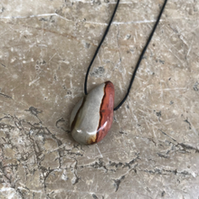 Charger l'image dans la galerie, pendentif en jaspe mookaite