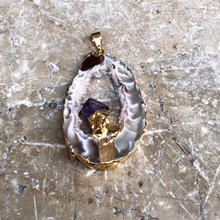 Charger l'image dans la galerie, pendentif geodinos et amethyste