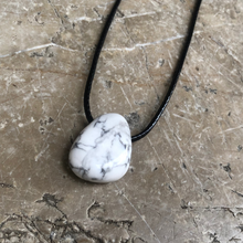 Charger l'image dans la galerie, Pendentif Howlite Blanche