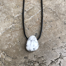 Charger l'image dans la galerie, Pendentif Howlite Blanche perçé