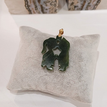 Charger l'image dans la galerie, pendentif jade enfant