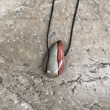 Charger l'image dans la galerie, pendetif perçé en jaspe