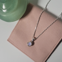Charger l'image dans la galerie, pendentif en pierre de lune avec chaine en argent