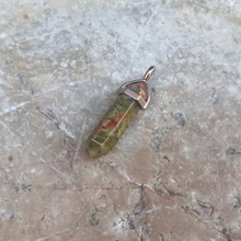 Charger l'image dans la galerie, Pendentif Unakite pointe enfant