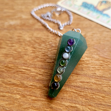 Charger l'image dans la galerie, pendule en aventurine et 7 chakras