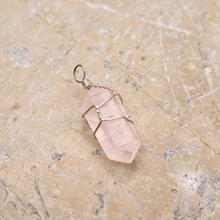 Charger l&#39;image dans la galerie, pendentif en quartz rose
