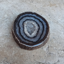 Charger l'image dans la galerie, Tranche d'agate épaisse cristallisée