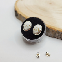 Charger l'image dans la galerie, Puces d'oreilles Oeil de Lucie montées sur Argent