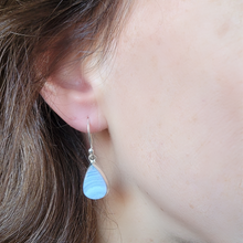 Charger l'image dans la galerie, Boucles d'oreilles CalcédoineBoucles d'oreilles Goutte en Calcédoine montées sur Argent