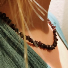 Charger l'image dans la galerie, Collier Ras de Cou en Grenat