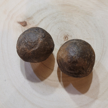 Charger l'image dans la galerie, Paire de Moqui Marbles Familystones