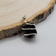 Charger l'image dans la galerie, Pendentif Tourmaline Noire sur Spirale