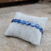 Charger l'image dans la galerie, Bracelet Cyanite Ellipse sur Élastique