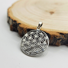 Charger l'image dans la galerie, Petit pendentif Fleur de vie