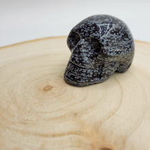 Charger l'image dans la galerie, crane en obsidienne