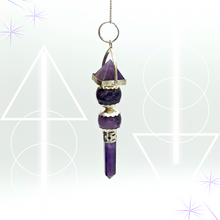 Charger l'image dans la galerie, Pendule pointe améthyste,Pierre de la sagesse et de l'humilité Elle symbolise l'élévation de l'esprit. Sa couleur violette favorise la méditation profonde. , symboles en fonc