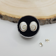 Charger l'image dans la galerie, Puces d'oreilles Œil de Lucie montées sur Argent