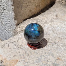 Charger l'image dans la galerie, Sphère Labradorite Diamètre 4 cm