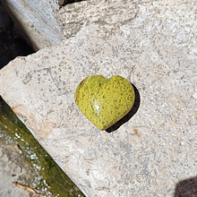 Charger l'image dans la galerie, Cœur en Opale verte de Madagascar
