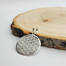 Charger l'image dans la galerie, Pendentif Fleur de Vie
