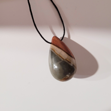 Charger l'image dans la galerie, Pendentif Goutte en Jaspe percé