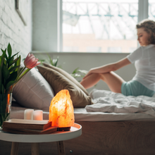 Charger l'image dans la galerie, lampe en sel de l'himalaya en mode veilleuse