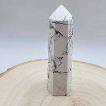 Charger l'image dans la galerie, Obélisque /Pointe Howlite-Magnésite 8/9 cm