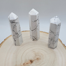 Charger l'image dans la galerie, Obélisque /Pointe Howlite-Magnésite 8/9 cm