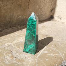 Charger l'image dans la galerie, Obélisque/Pointe Malachite 10cm- Pièce Unique