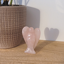 Charger l'image dans la galerie, ANGE EN QUARTZ ROSE