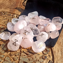 Charger l'image dans la galerie, Jeu de Runes en Quartz Rose