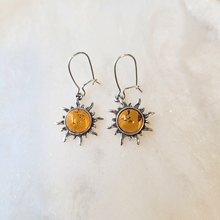 Charger l'image dans la galerie, Boucles soleil ambre jaune sur argent
