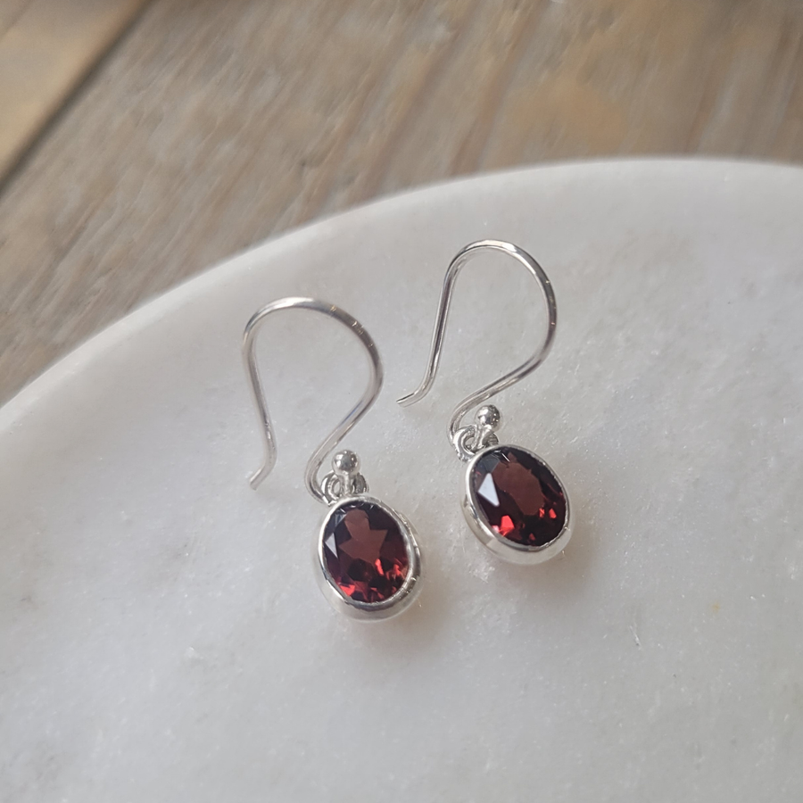 Boucles d'oreilles en grenat facetté
