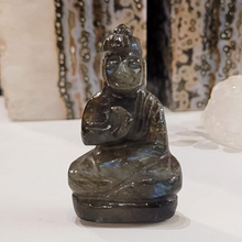 Charger l&#39;image dans la galerie, Bouddha sculpté en Labradorite
