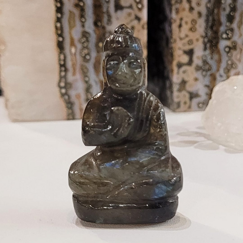 Bouddha sculpté en Labradorite
